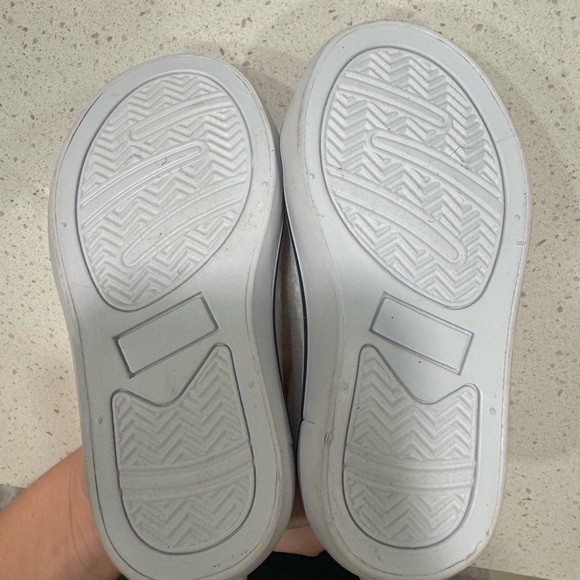 Janie and jack white knit sneakers NWOT size 6 - Picture 5 of 8